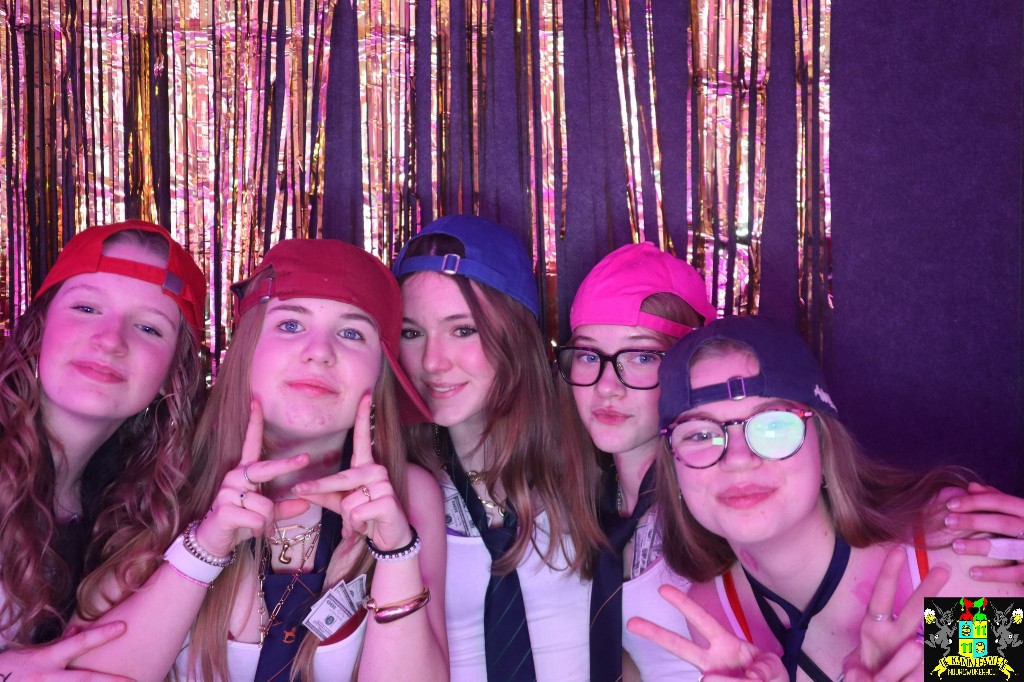 ../Images/Jeugd Opwarmbal Photobooth 119.jpg